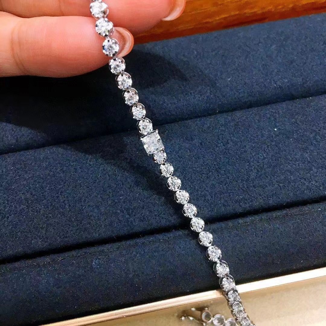Round Shape Princess Cut Diamond Bracelet Decoration Must-Have with US Currency