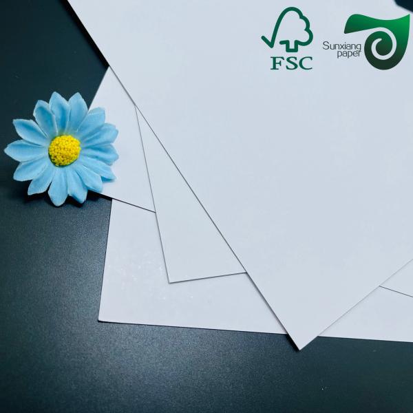 1 mm 820 g de carton blanc FSC avec couche moyenne grise 2 couches de carton laminé 31  43 
