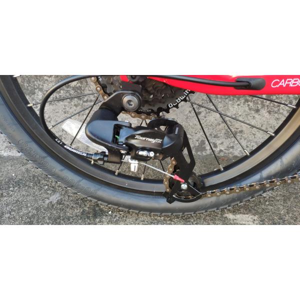 20 дюймовый детский велосипед с вилкой и карбоновой рамой весит всего 11 кг.