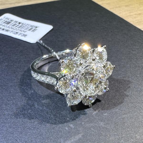 18K Gold Customized Fine Jewelry IGI GIA Lab Grown Diamond Flower Ring for Women Engagement Wedding Banquet
