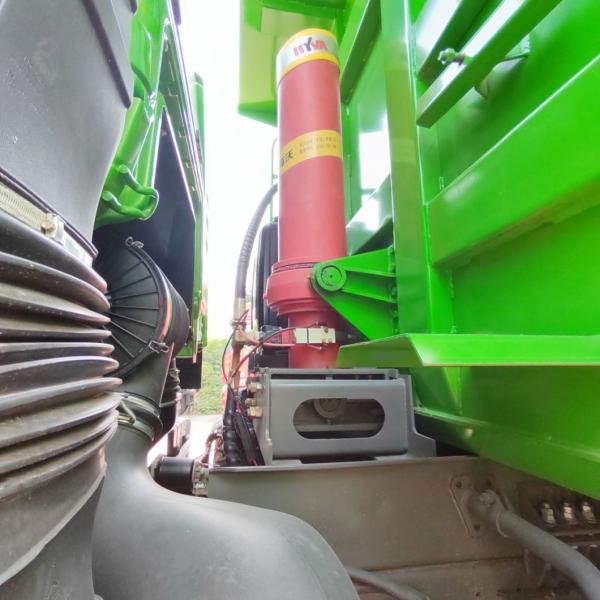 Sinotruk A7/T7 Heavy Duty 10/12 Wheeler Trucks Customized for Your Customer Requirements