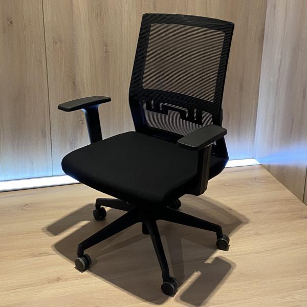 Middle Back 620W*565D*1060H Revolving Mesh Staff Chair