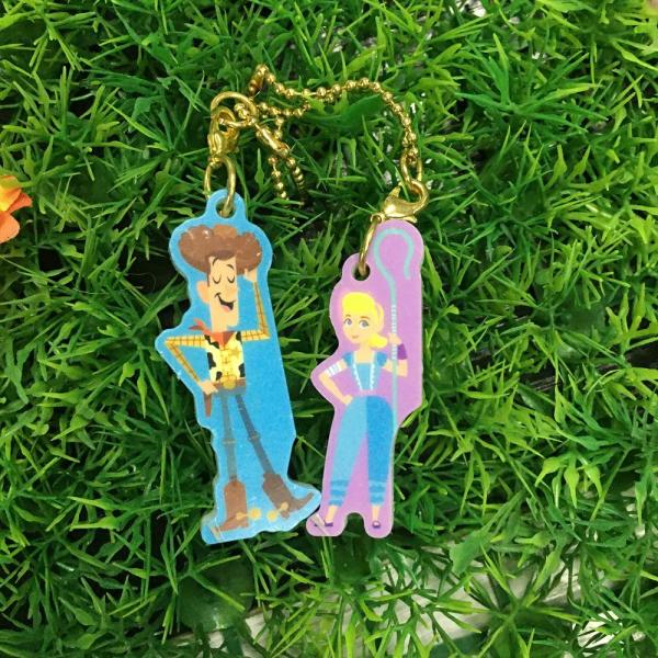 Color Fadeless Custom Laser Cut Acrylic Keychains With Anime Figure