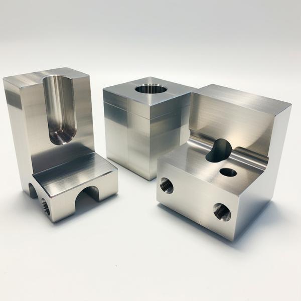 Части на заказ Сталь CNC цепной станции Сервис Нержавеющая фрезерная машина Част