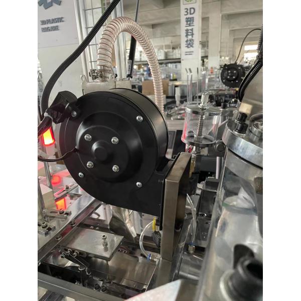 Одноразовые бумажные чашки изготавливают в Пакистане для продуктовых магазинов