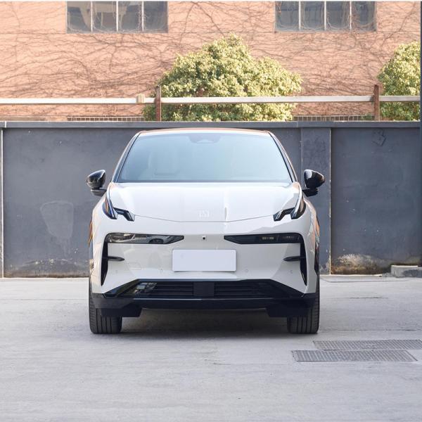 Coche eléctrico Zeekr X Long Range Dinámico Moda 5 puertas 4 asientos SUV compacto en blanco