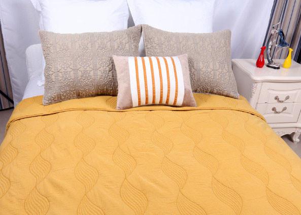 Cotton Plain Dyed Yellow Quilted Bedspread , Embroidered Hotel Collection Coverlet