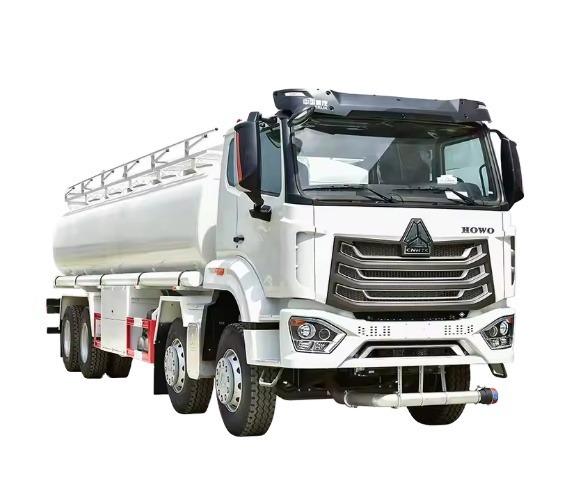 25000 Liters Carbon Steel Tank Truck 8x4 Diesel Dispensing Truck Manual Transmission