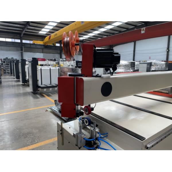 Полуавтоматическая машина для пошива картонных коробок