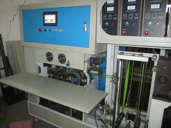 20 pcs/min Double Lines Sealing Machine For Soft Handle Bag / D Cut bag
