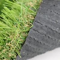 Césped de alfombra natural resistente a los rayos UV para exteriores de uso personalizado Césped artificial de 43 mm Césped de jardín sintético Césped artificial para paisajes