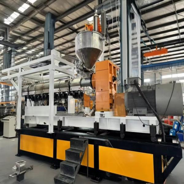 小型プラスチック5層コエクストルーションシートエクストルーダー 37kw 補助エンジンのパワー