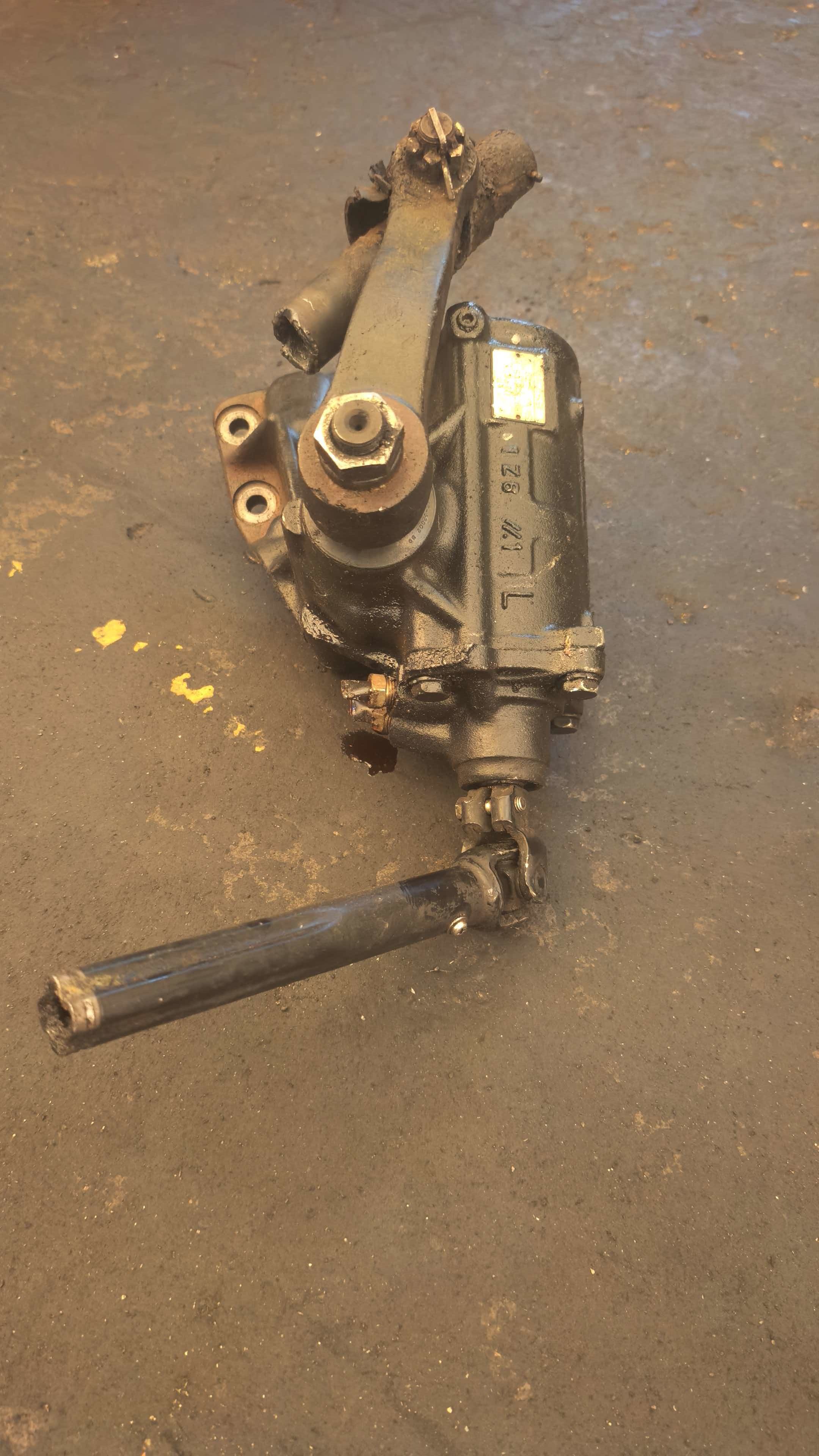 Used Genuine Isuzu 600P 4KH1 Steering Gear Assembly