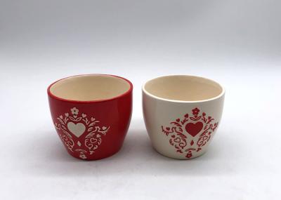 Strong Dolomite Glazed Finished Ceramic Houseware Red And White Bowls Embossed Design