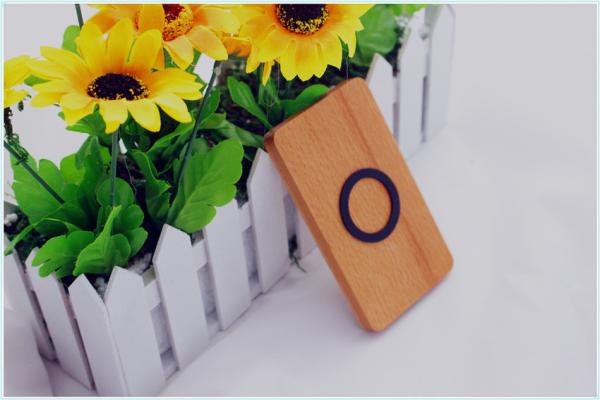 iPhone 8 / 8 Plus / X Wood QI Charger 5W with 71% Charging Efficiency