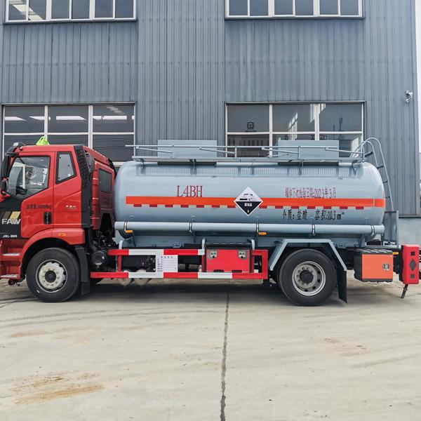 FAW 4*2 Cargo Tanker Truck For Corrosive Goods Front / Rear Overhang 1410 / 2340mm