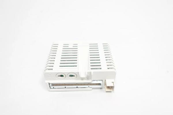 DI814 3BUR001454R1 ABB Entrée numérique 24V Courant 16 ch