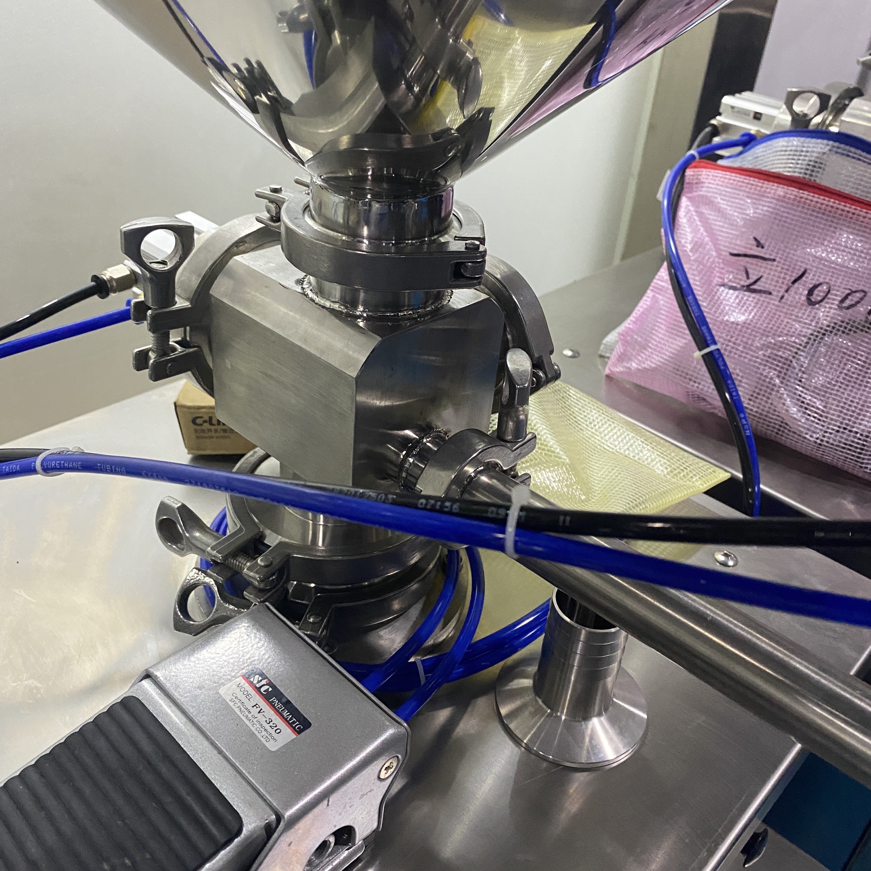 Структура машины упаковки минеральной воды 2KW простая с хоппером 30L