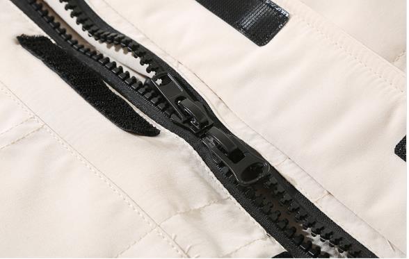 На открытом воздухе производителя одежды небольшого количества Unisex сгущенное вниз с куртки с клобуком