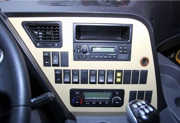 Sinotruk Hohan Tipper truck with Light Deadweight 6x4 10tires Dump Trucks LHD Volvo Cabin