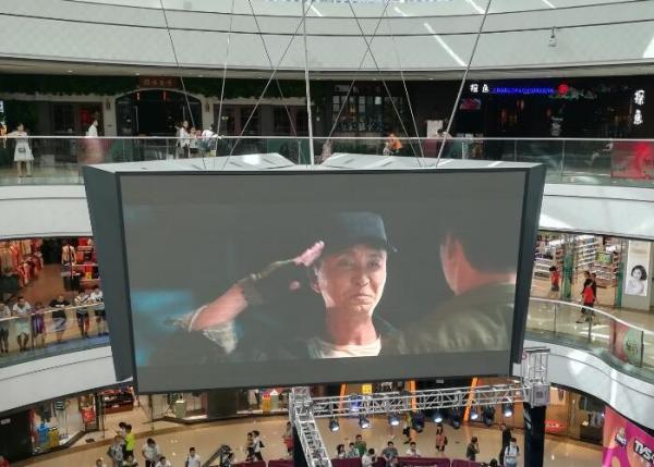 Indoor Adverting LED Wall Screen for Palza Triangle Lifting Style