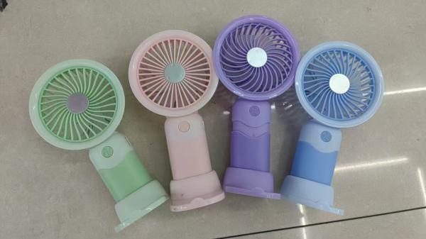 USB Charging, 400 Mah Battery, 5 Colors to Choose From, Can Be Placed on the Desk and Can Be Held Portable Handheld Small Fan
