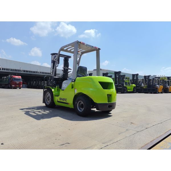 3 Ton Diesel Warehouse Forklift Strong Frame Durable Diesel Engine Stable Performance