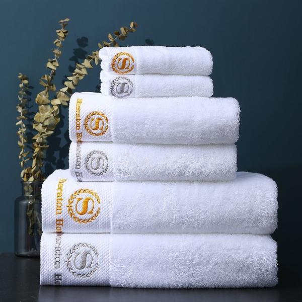 Flannel Soft Hotel Blanket Anti Static Machine Weaved For Four Seasons