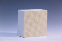 Substrat de convertisseur catalytique de nid d'abeilles de COV blanc et cellulaire