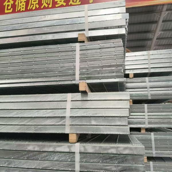 Огнестойкие стальные решетки: обеспечение безопасности в районах повышенного риска