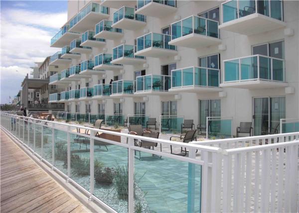 Aluminum Glass Balcony Railing , Outdoor Deck Railing Corrosion Resistance