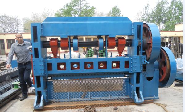 Stainless Steel Expanded Metal Mesh Machine With Filter For Efficient Production