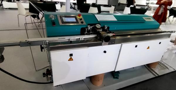 Coater esparadrapo butílico de isolamento da máquina butílica quente automática de vidro do derretimento
