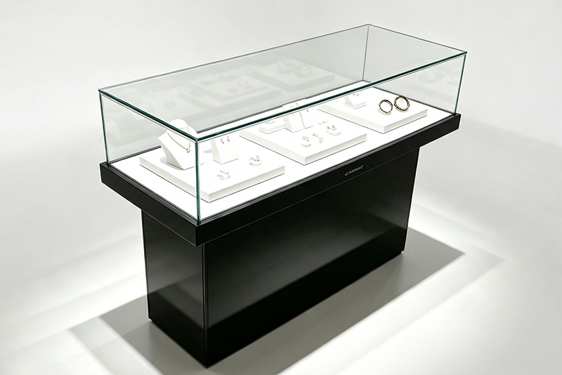 Ultra Clear Tempered Glass Jewelry Display Counter with Lockable Storage Drawers and 1200*550*950mm Dimensions