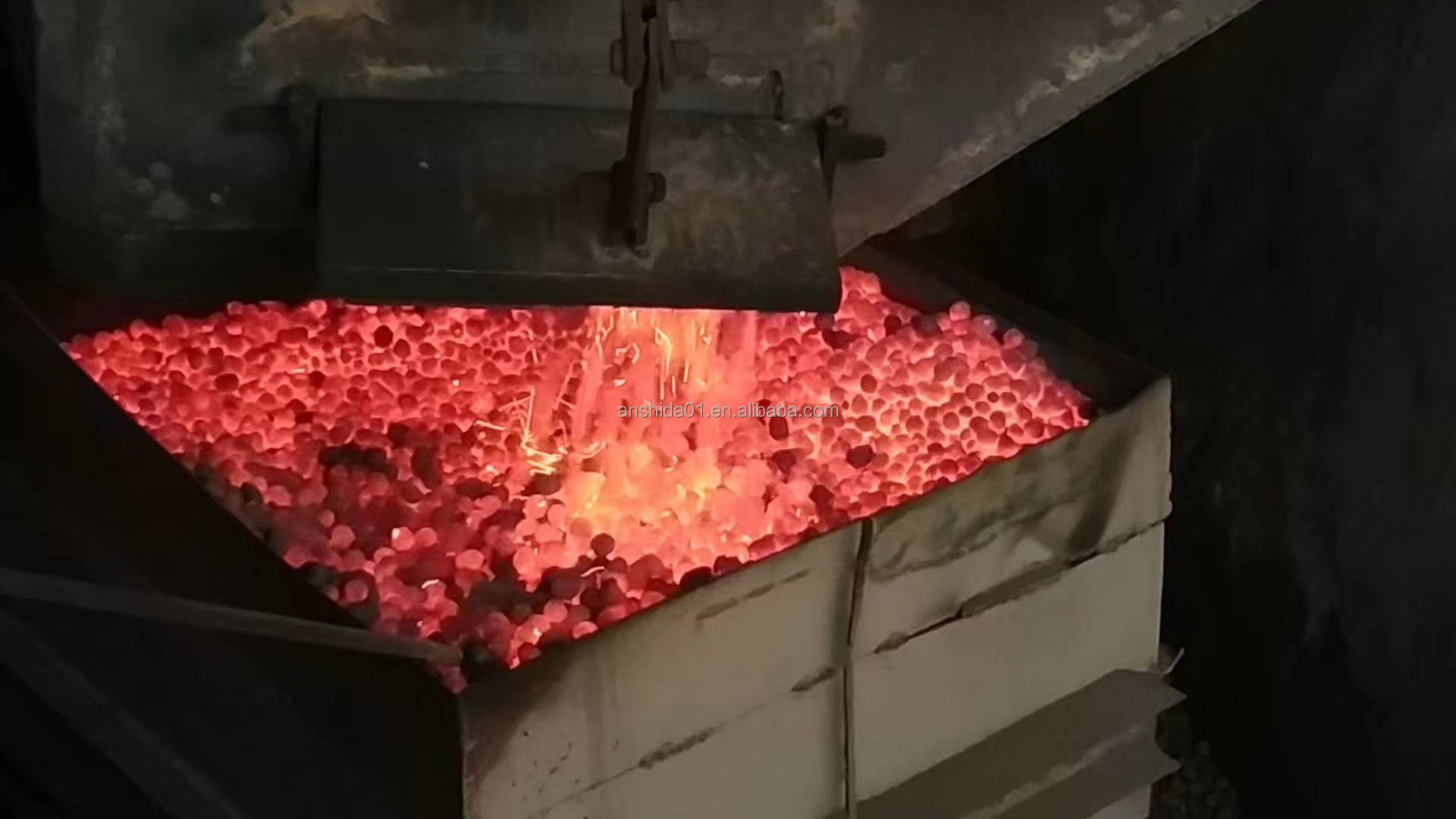 Chemical Composition Fe2O3 Ball Aggregate Lightweight Expanded Leca Clay Insulation