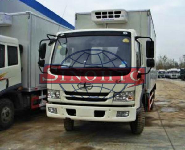 8 - 12 Tons Refrigerated Box Truck , 6 Wheels 4x2 Drive Freezer Box Truck