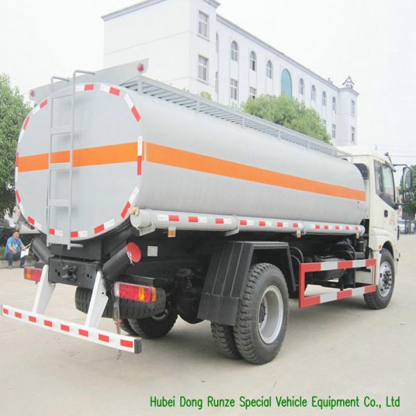 Large Capacity Oil Tanker Truck , Fuel Delivery Tankers With DFA Chassis