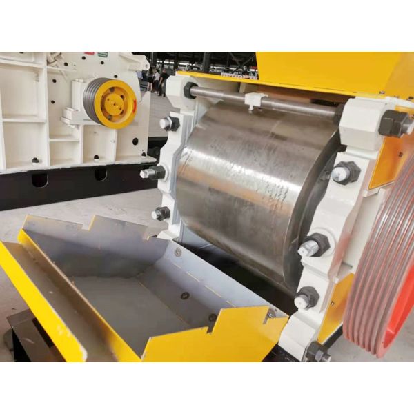 Clay Brick Making Machine with High Speed Fine Roller Crusher for Raw Material Preparation and Improved Brick Plasticity