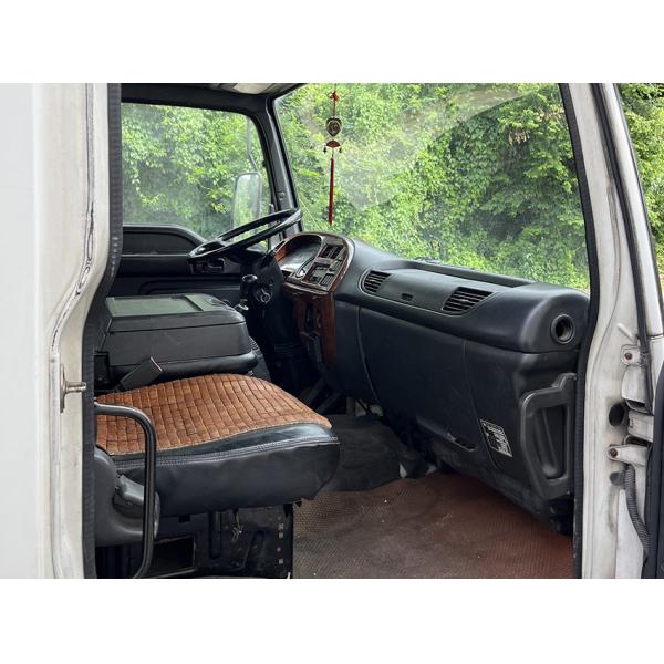 6 Pneus Diesel Usados caminhões pesados Posição de direção LHD com 3 assentos