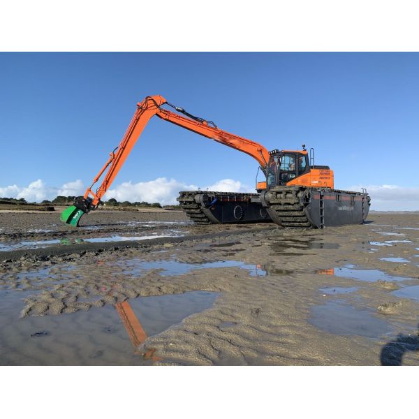 4000mm Maximum Excavation Height Amphibious Excavator with 750mm Track Shoe Width and 4.2m Digging Arm