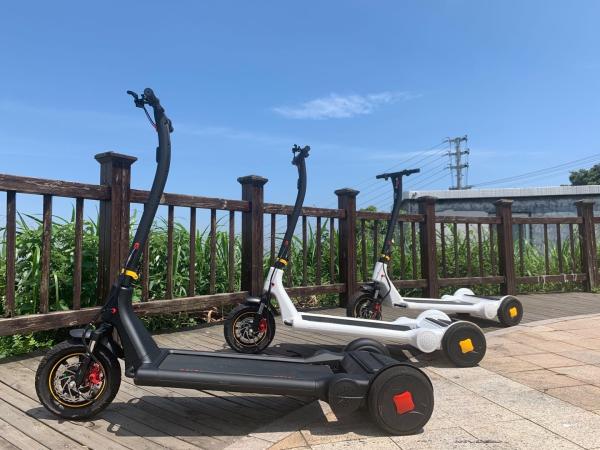 4h charging Front Wheel 15.6 Inch E Scooter For Commuting