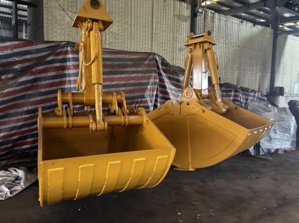 Hydraulic Excavator Arm Telescopic Boom Extends Up To 32 Meters With 1.5cbm Clamshell Bucket