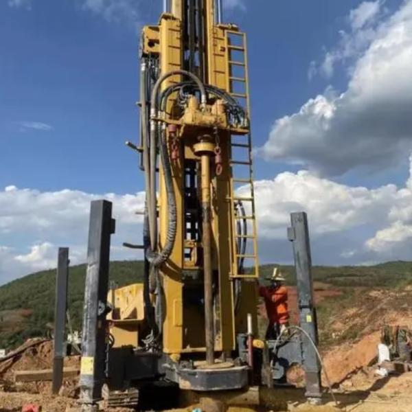 Fully Hydraulic Core Exploration Drilling Rig for Mining Oil Maximum Torque 1400NM