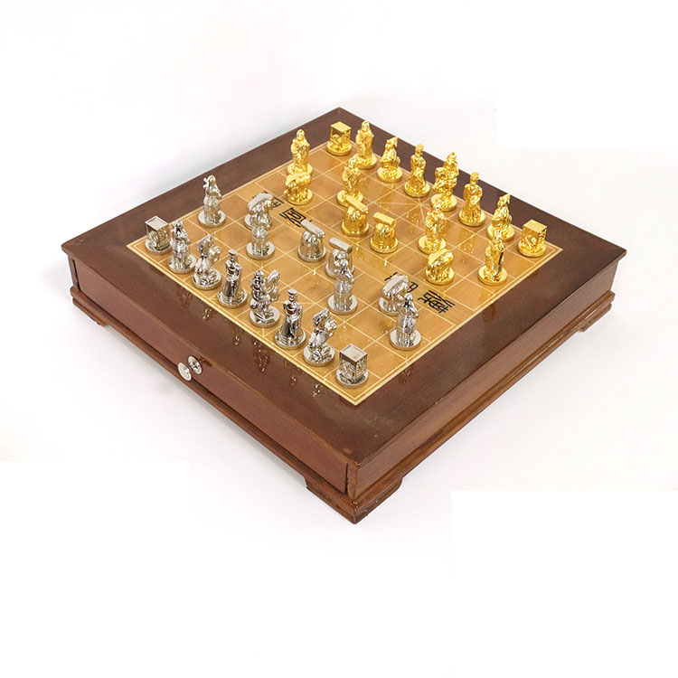 Customized Logo Portable Metal Chess Set with 43.5x43.5x7.3cm Zinc Alloy Chess Game Set