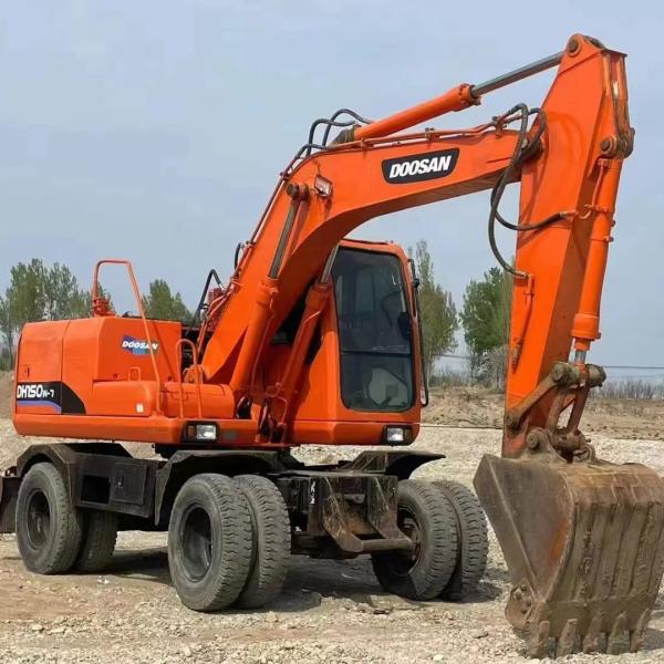 Used DOOSAN DX140W-7 Wheel Excavator with Original Paint and Cummins Engine 112kW