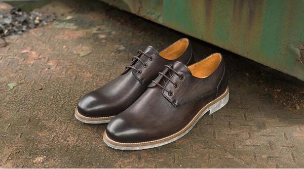 Deslizamento confortável nos preguiçosos dos sapatos de ginástica ocasionais, sapatas do barco dos homens para o inverno