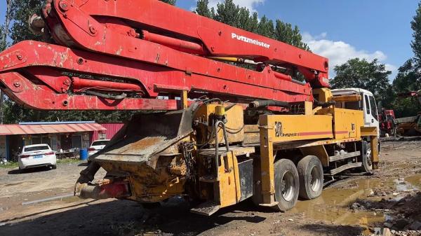 Pompe à béton Putzmeister blanche Elephant 38m avec service après-vente en bon état