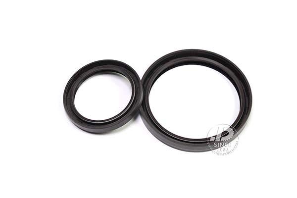 3D84-3 4D84-2 4D87 Excavator Engine Parts Yanmar Crankshaft Oil Seal