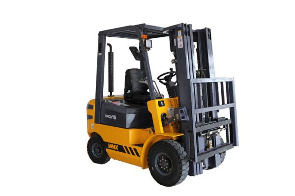 4 Wheels 3 Stage Mast Forklift 100mm Fork Width With Isuzu Diesel Engine