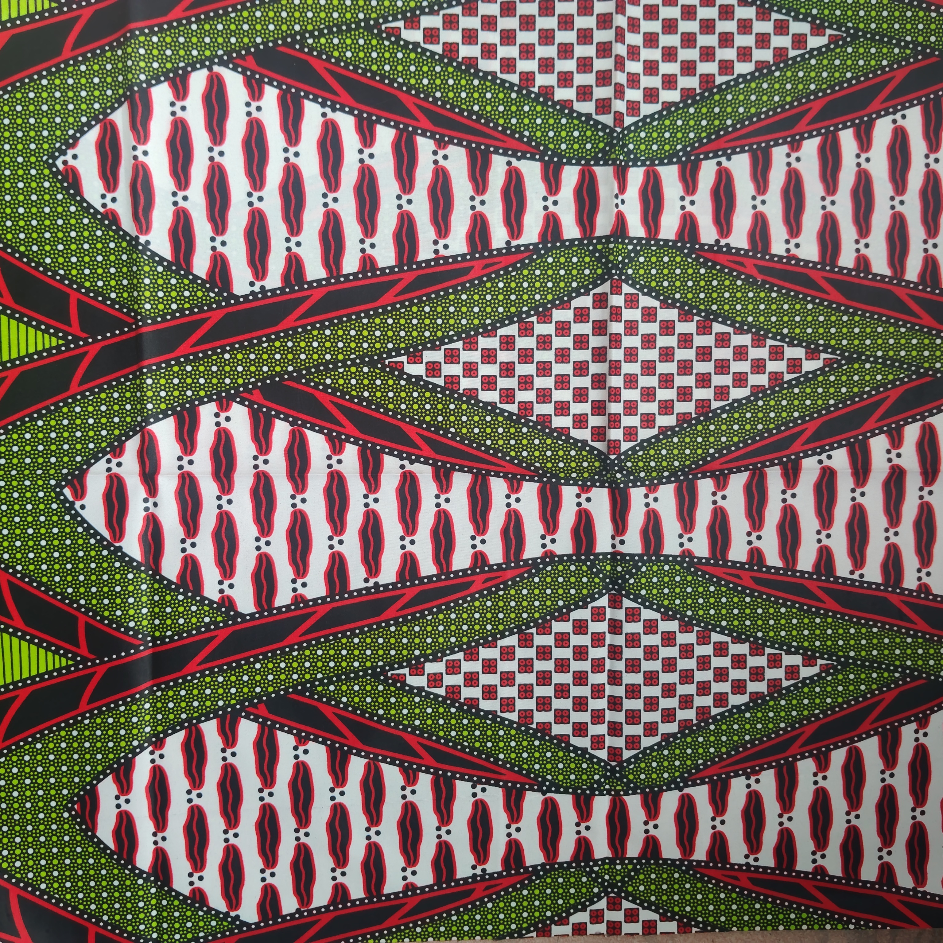 100% Cotton African Wax Print Fabric with High Wrinkle Resistance and Vibrant Colors for Ankara and Kitenge Dresses